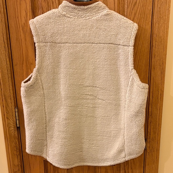 Legendary Whitetails Cream Sherpa Vest with Tan Suede Trim - Picture 8 of 10